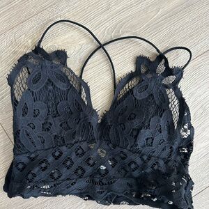 NWT Women Bra S Black Floral Bralette Wireless Lace Padded